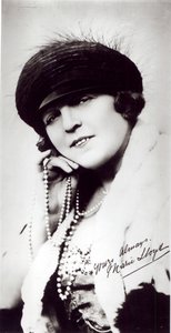 Gesigneerde foto van Marie Lloyd (1870-1922)